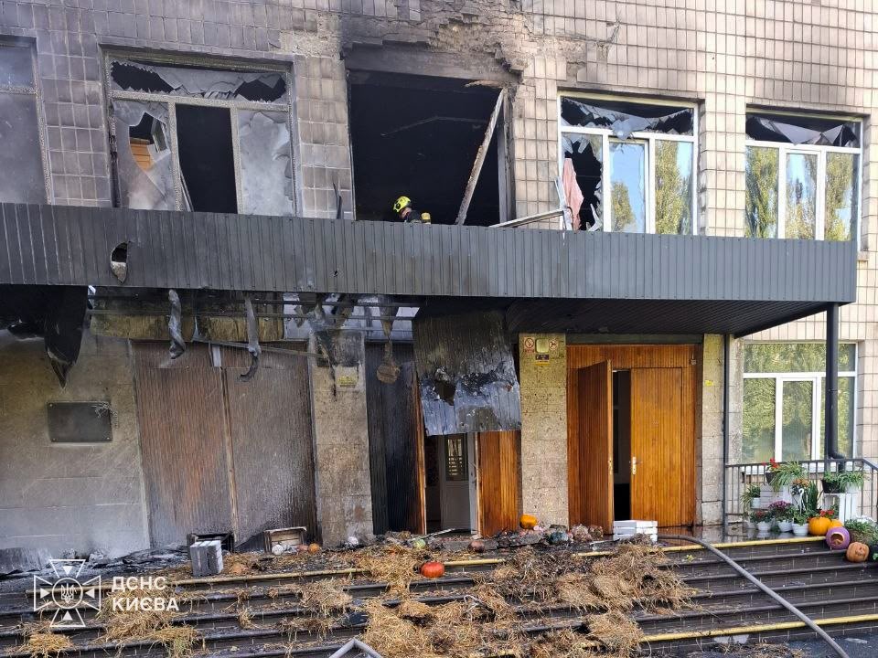 Влучання в школу в Солом'янському районі 27 вересня. Фото: ДСНС
